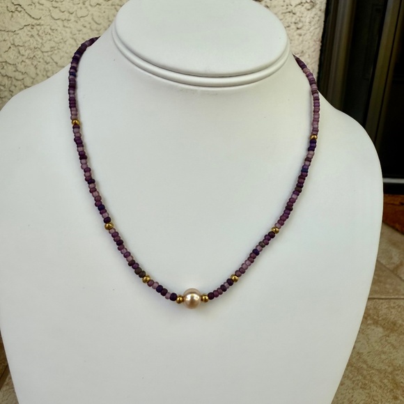 Hand Crafted Pearl Focal Beaded Purple Gradient Seed Beads Necklace - Picture 2 of 6